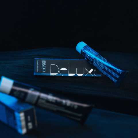 DE LUXE